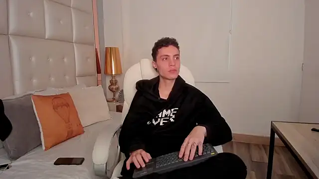 dark sun302 online show from September 15, 2025, 9:04 pm