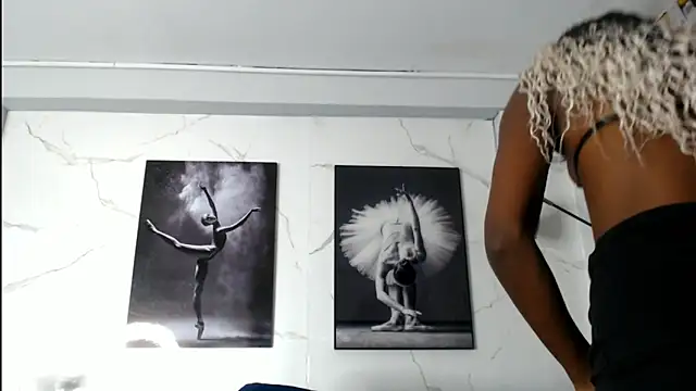 Evaa 18 online show from November 18, 2025, 6:11 pm