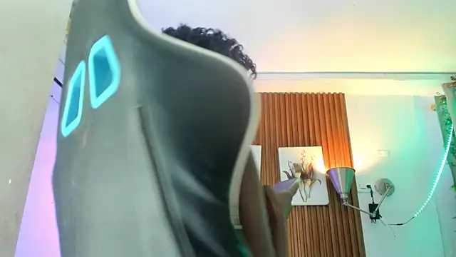 Evaa 18 online show from December 15, 2025, 5:41 pm