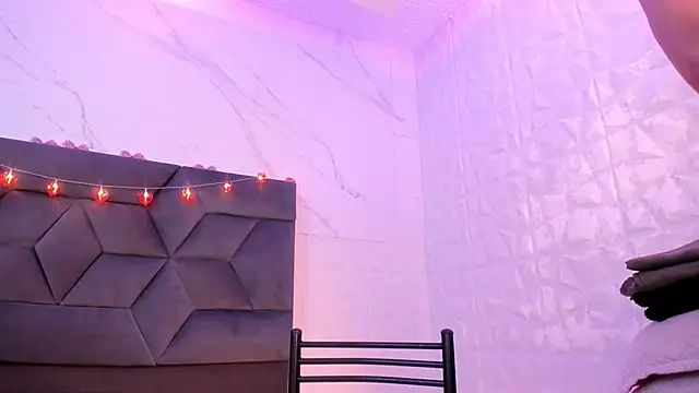 Snapshot of Maia_Park chatting on February 13, 2026, 12:16 pm Maia Park online show from February 13, 2026, 12:16 pm