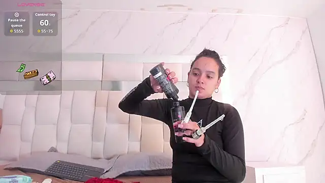 Snapshot of Maia_Park chatting on February 28, 2026, 12:38 pm Maia Park online show from February 28, 2026, 12:38 pm