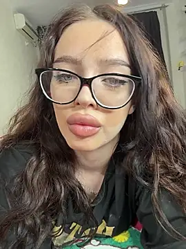 Snapshot of Hannah_xBaby chatting on January 18, 2026, 12:30 pm Hannah xBaby online show from January 18, 2026, 12:30 pm