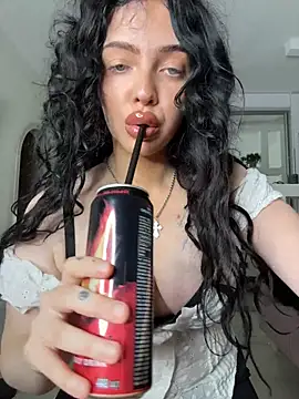 Hannah xBaby online show from October 31, 2025, 12:02 pm