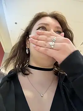 lucy-joy online show from February 24, 2026, 9:32 am