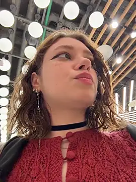 lucy-joy online show from November 28, 2025, 9:20 am