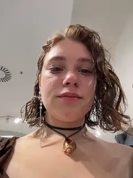 lucy-joy online show from October 14, 2025, 9:54 am