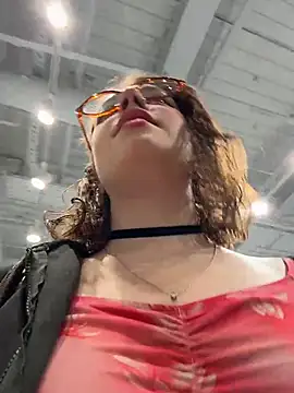 lucy-joy online show from November 27, 2025, 11:21 am