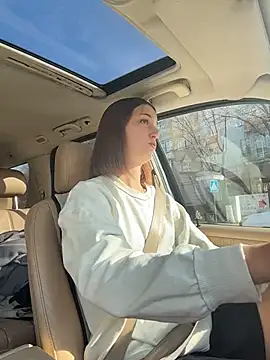 DollyTall online show from October 31, 2025, 7:27 am