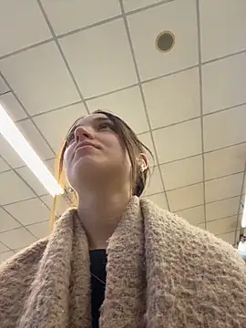 DollyTall online show from October 14, 2025, 9:43 am