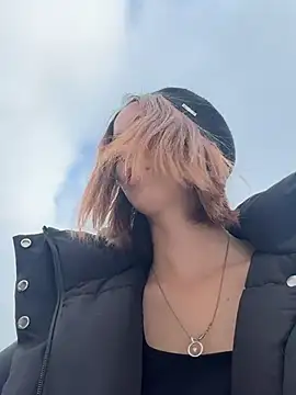 DollyTall online show from November 11, 2025, 9:37 am