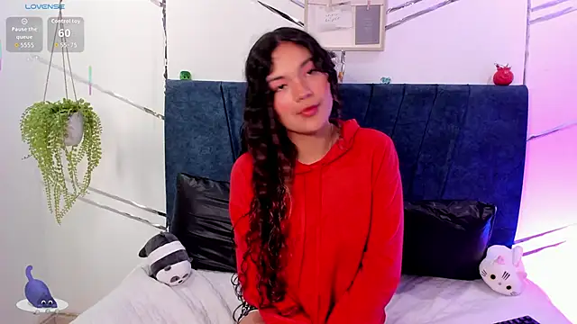 Camilla Miller01 online show from November 13, 2025, 3:49 pm