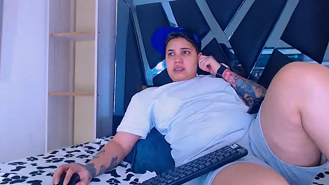 karla sexy21 online show from October 16, 2025, 4:21 am