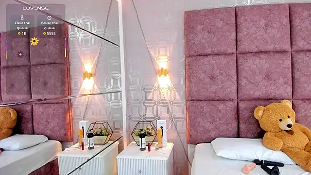 AmyStar1 online show from September 13, 2025, 1:33 pm