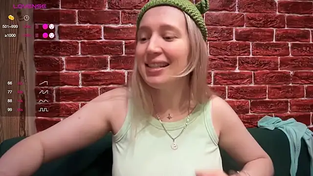 Snapshot of CitrusBlissss chatting on December 1, 2025, 3:24 pm CitrusBlissss online show from December 1, 2025, 3:24 pm