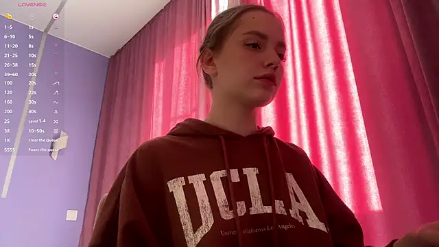 Snapshot of LinaMoonBlessed chatting on November 4, 2025, 7:45 am LinaMoonBlessed online show from November 4, 2025, 7:45 am