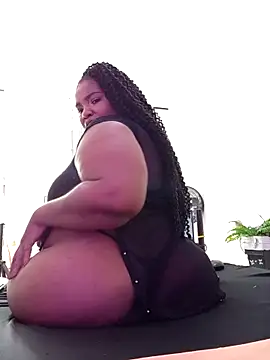 SamaraArtiaga1 online show from October 7, 2025, 1:12 pm