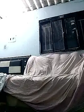 miroqui143 online show from October 2, 2025, 2:04 am