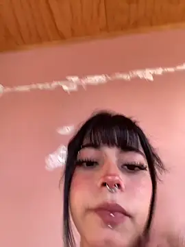 Snapshot of kiittyselenita chatting on February 14, 2026, 10:43 pm kiittyselenita online show from February 14, 2026, 10:43 pm