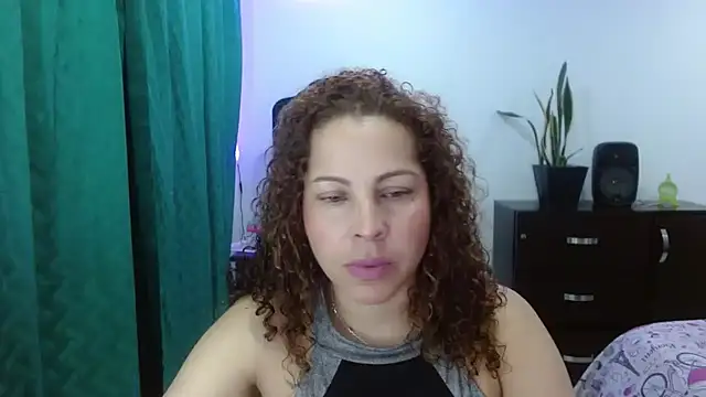 Snapshot of Yanis_Ariel12 chatting on November 23, 2025, 1:48 am Yanis Ariel12 online show from November 23, 2025, 1:48 am