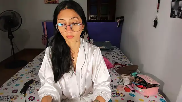Anais lux online show from June 4, 2026, 12:59 am