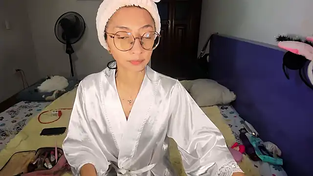 Anais lux online show from April 6, 2026, 11:39 pm