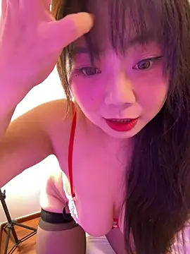 linlin886 online show from October 9, 2025, 2:39 pm
