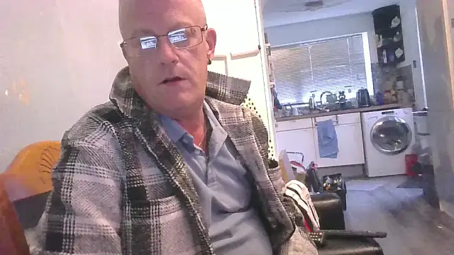 Snapshot of hefin18 chatting on February 19, 2025, 4:55 pm hefin18 online show from February 19, 2025, 4:55 pm