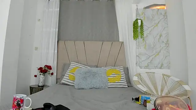 Lady miss    online show from April 13, 2026, 12:31 pm