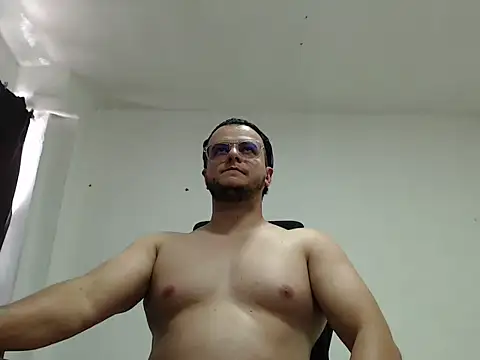 cloudsxxx online show from May 6, 2026, 6:01 pm