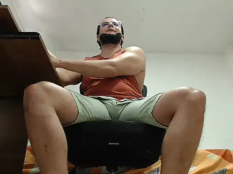 cloudsxxx online show from April 4, 2026, 2:12 pm