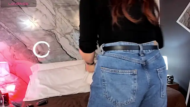 Astridhotman online show from October 10, 2025, 7:36 pm