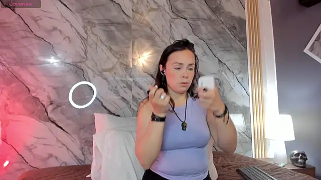 Astridhotman online show from November 3, 2025, 8:34 pm