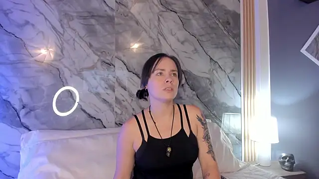 Astridhotman online show from November 24, 2025, 7:58 pm