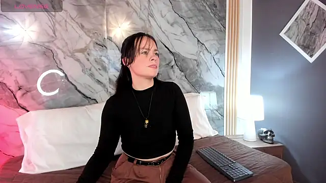 Astridhotman online show from October 9, 2025, 7:36 pm