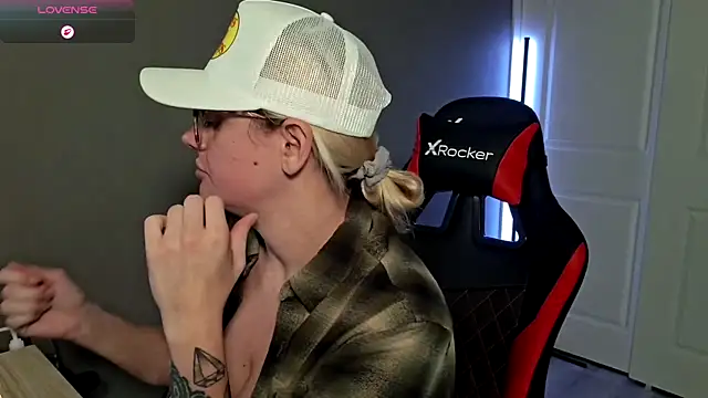 Snapshot of Charlies_world chatting on September 21, 2025, 6:24 pm Charlies world online show from September 21, 2025, 6:24 pm