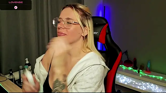 Snapshot of Charlies_world chatting on September 9, 2025, 5:11 pm Charlies world online show from September 9, 2025, 5:11 pm