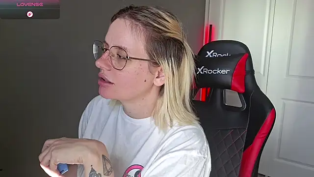 Snapshot of Charlies_world chatting on October 21, 2025, 6:18 pm Charlies world online show from October 21, 2025, 6:18 pm