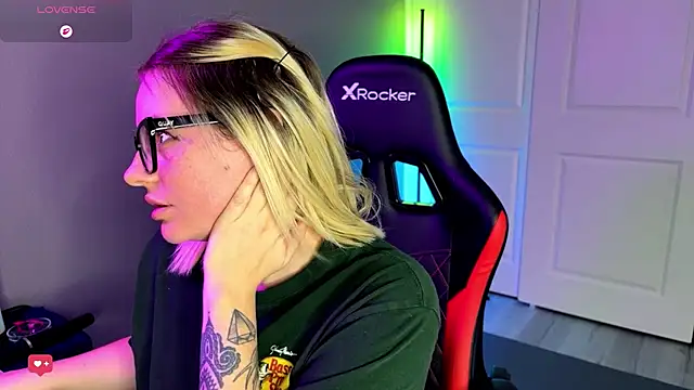 Charlies world online show from December 14, 2025, 10:26 pm