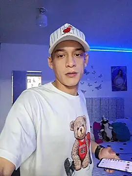 Ethanho0t online show from November 17, 2025, 6:39 am