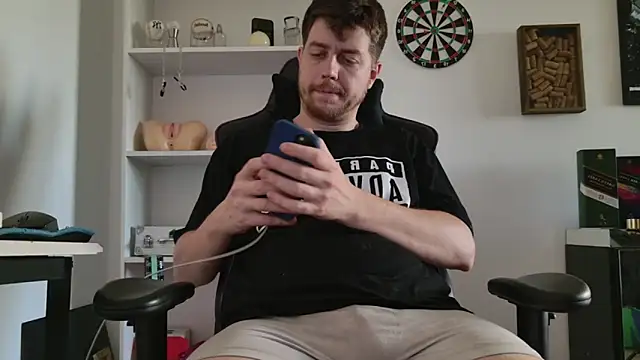 Snapshot of aaron_nvk chatting on February 4, 2026, 9:21 pm aaron nvk online show from February 4, 2026, 9:21 pm