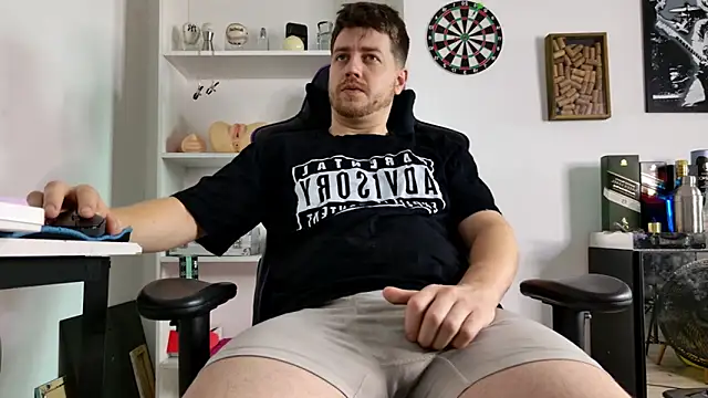 Snapshot of aaron_nvk chatting on February 14, 2026, 6:30 pm aaron nvk online show from February 14, 2026, 6:30 pm