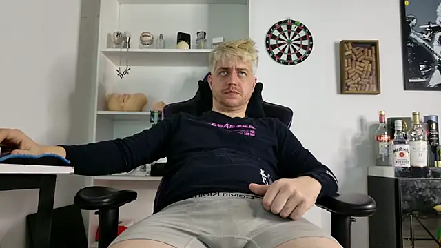 aaron nvk online show from April 10, 2026, 5:14 am