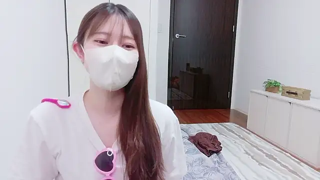 MOEMOE-Q online show from June 4, 2026, 1:49 pm