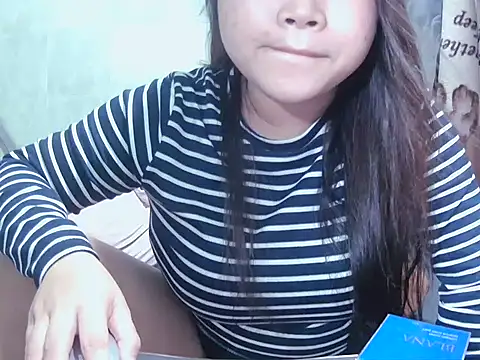 Lily3322 online show from February 10, 2026, 1:04 am