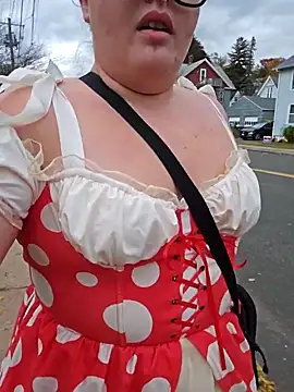 nuttiebuddy1 online show from October 31, 2025, 7:32 pm