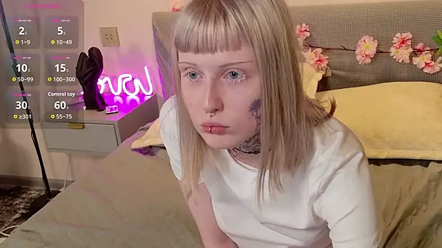 Snapshot of MilkMeSoftly chatting on July 10, 2026, 8:14 am MilkMeSoftly online show from July 10, 2026, 8:14 am