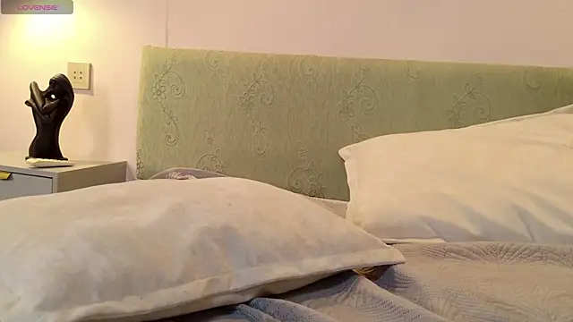 Snapshot of MilkMeSoftly chatting on January 19, 2026, 8:18 am MilkMeSoftly online show from January 19, 2026, 8:18 am