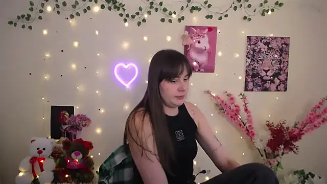 Amanda Bright  online show from May 15, 2026, 10:35 am