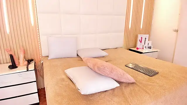 Elody rousse online show from November 29, 2025, 12:27 pm