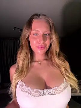 Snapshot of Elizebeth_Parker chatting on January 18, 2026, 7:17 pm Elizebeth Parker online show from January 18, 2026, 7:17 pm